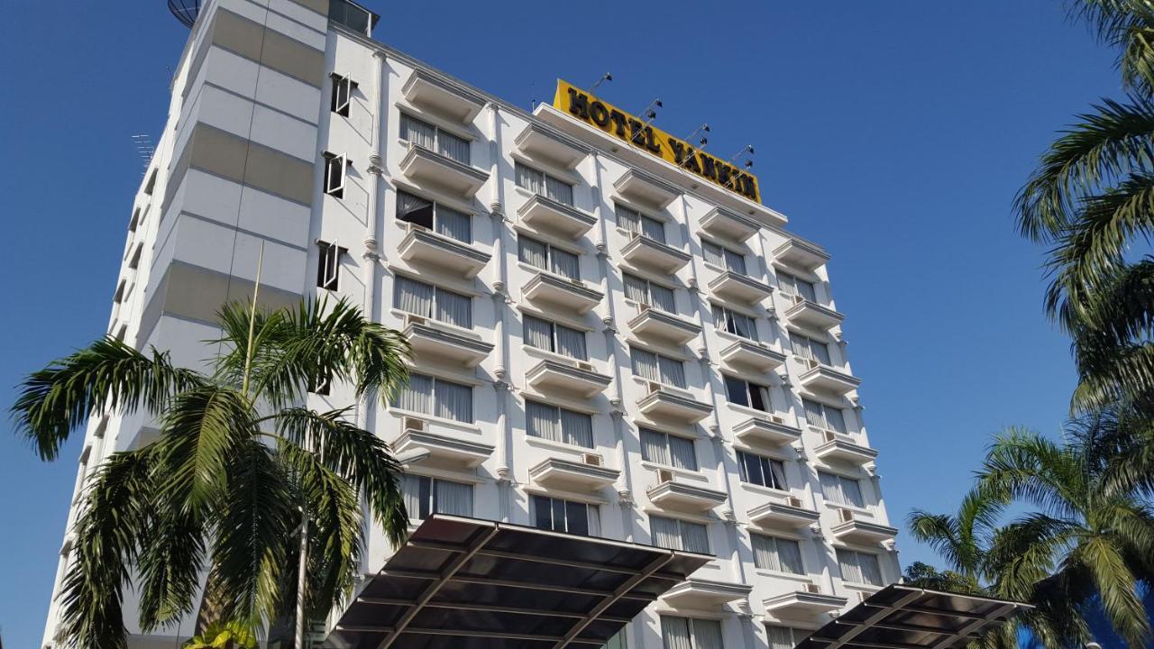 Hotel Yankin Rangoon Buitenkant foto