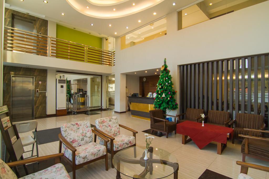 Hotel Yankin Rangoon Buitenkant foto