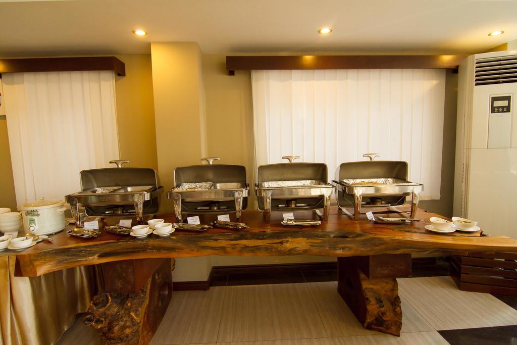 Hotel Yankin Rangoon Buitenkant foto