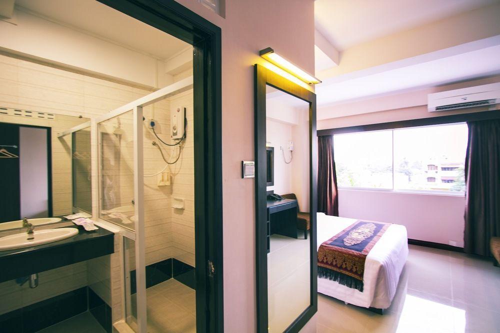 Hotel Yankin Rangoon Buitenkant foto
