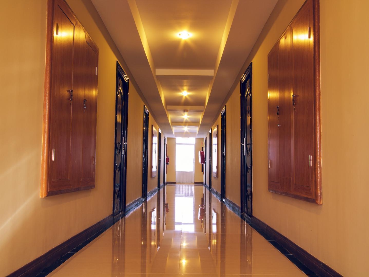 Hotel Yankin Rangoon Buitenkant foto