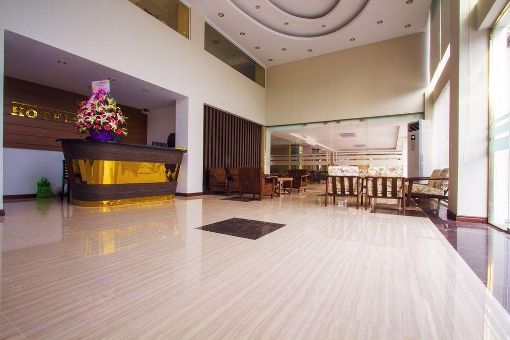 Hotel Yankin Rangoon Buitenkant foto
