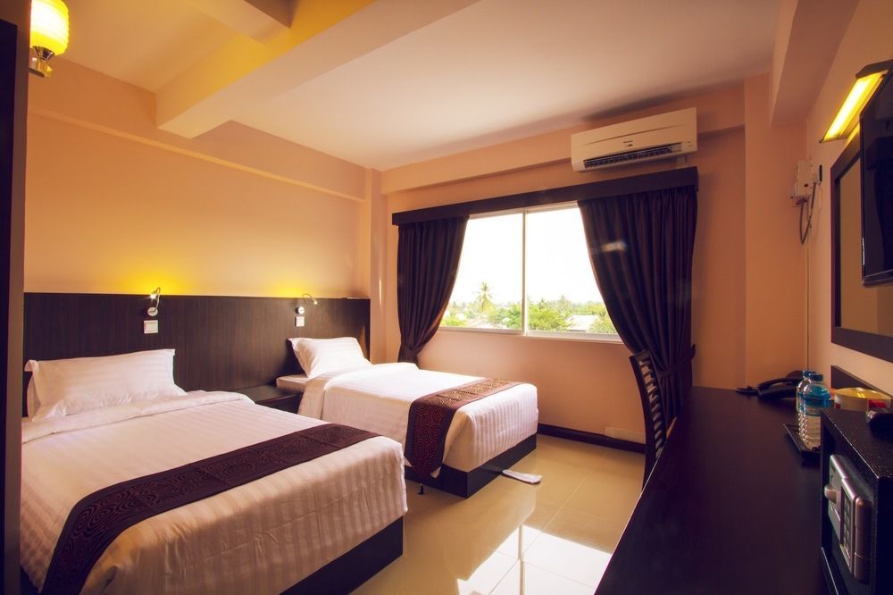 Hotel Yankin Rangoon Buitenkant foto