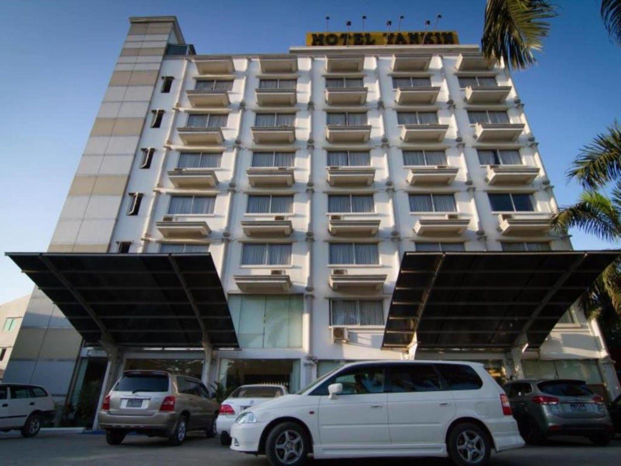 Hotel Yankin Rangoon Buitenkant foto