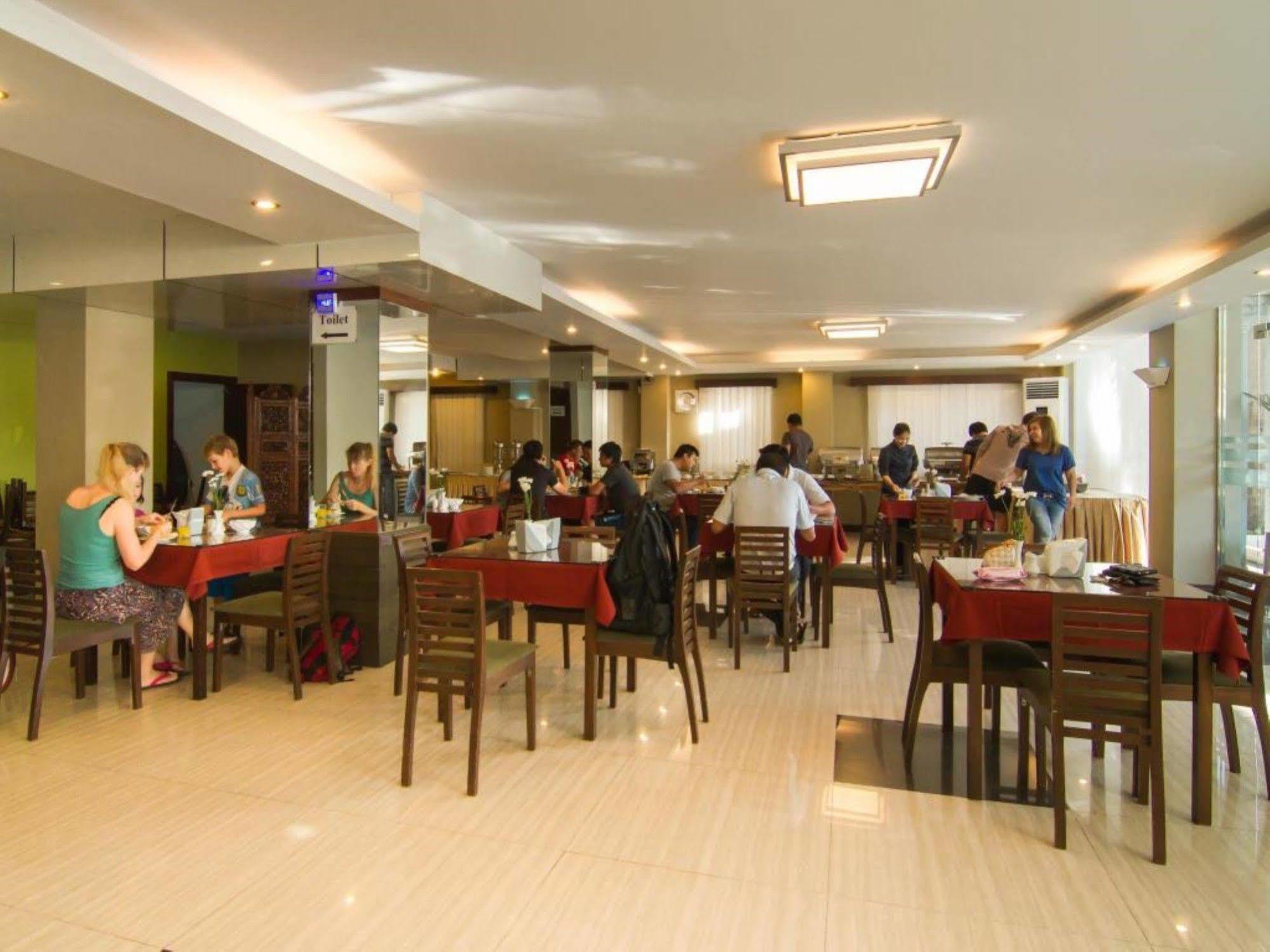 Hotel Yankin Rangoon Buitenkant foto