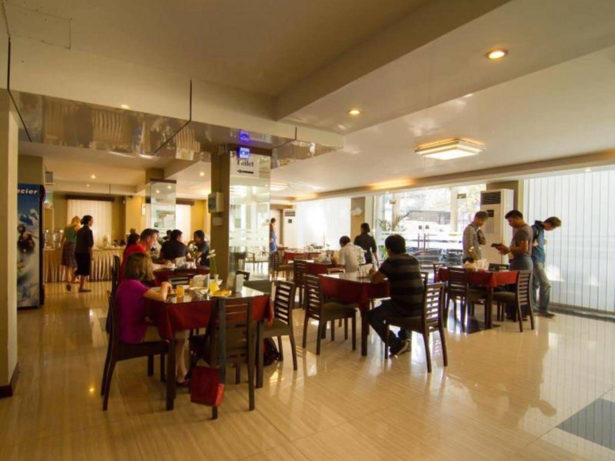 Hotel Yankin Rangoon Buitenkant foto