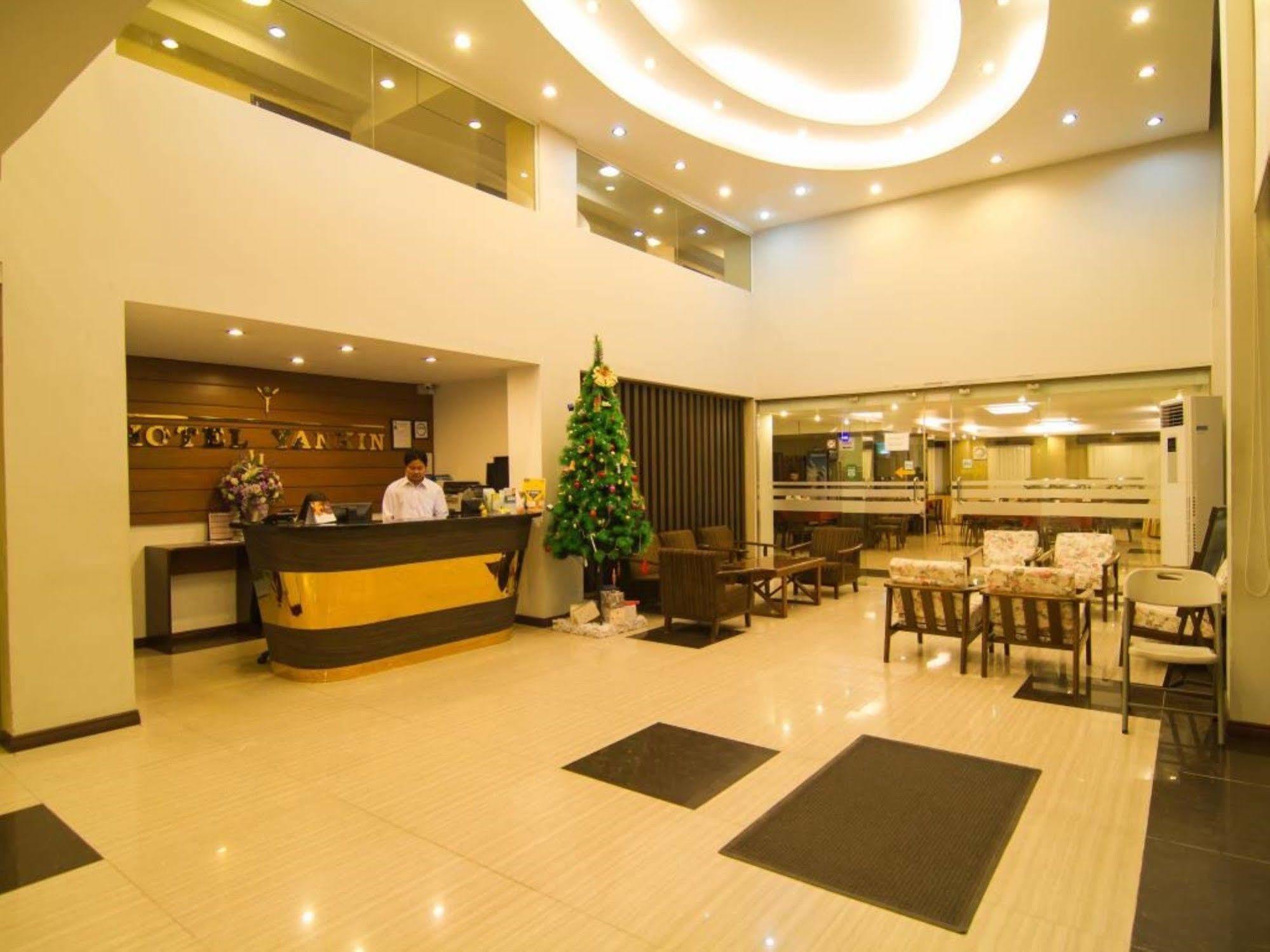 Hotel Yankin Rangoon Buitenkant foto