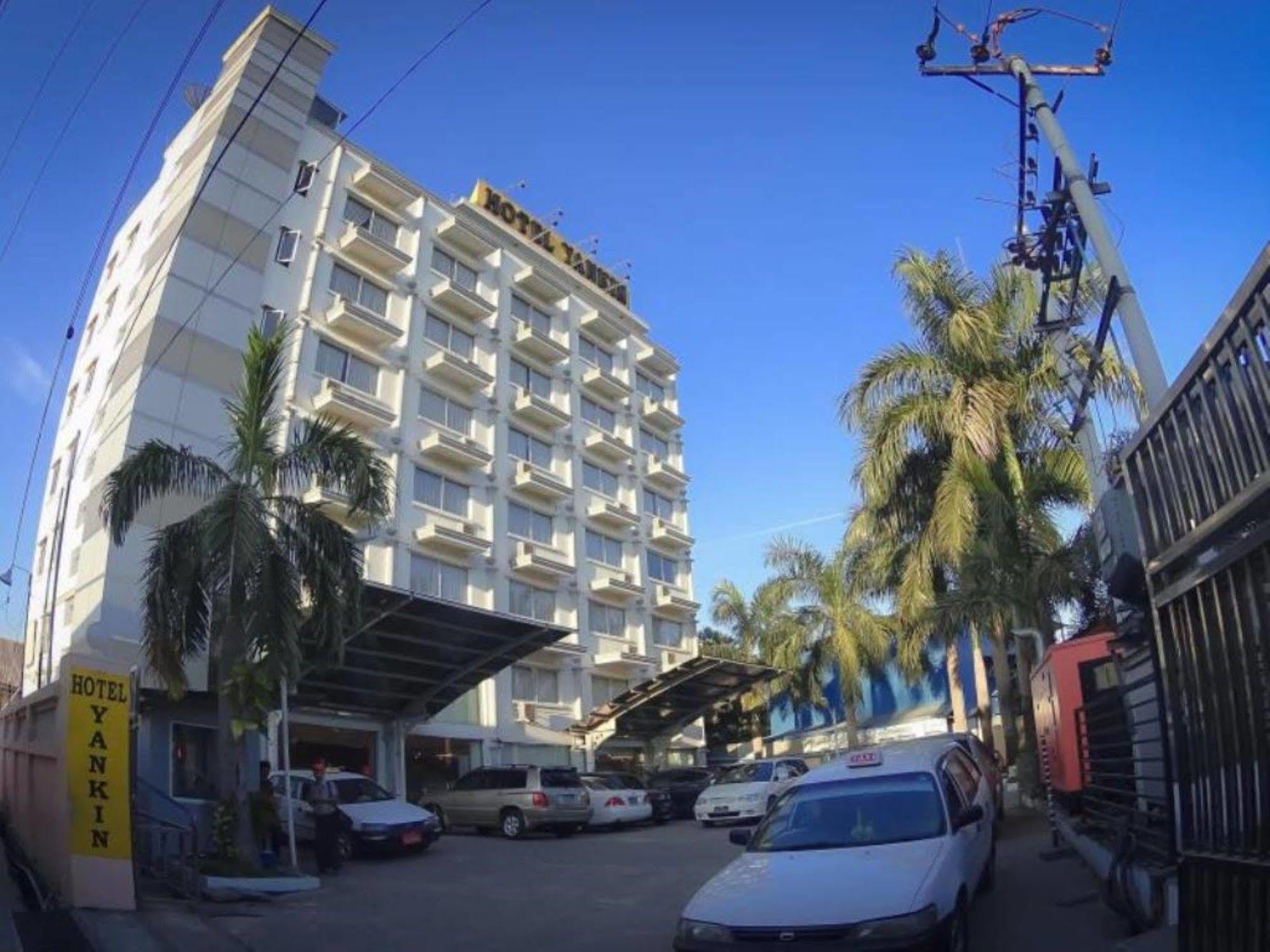 Hotel Yankin Rangoon Buitenkant foto